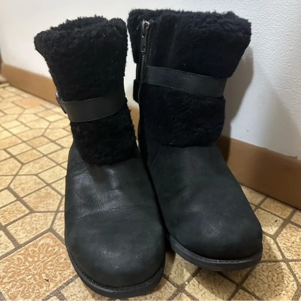 UGG Australia Blayre II Black Leather Fur Boots‎ Womens Size 7